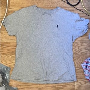 Men’s gray shirt sleeve t shirt